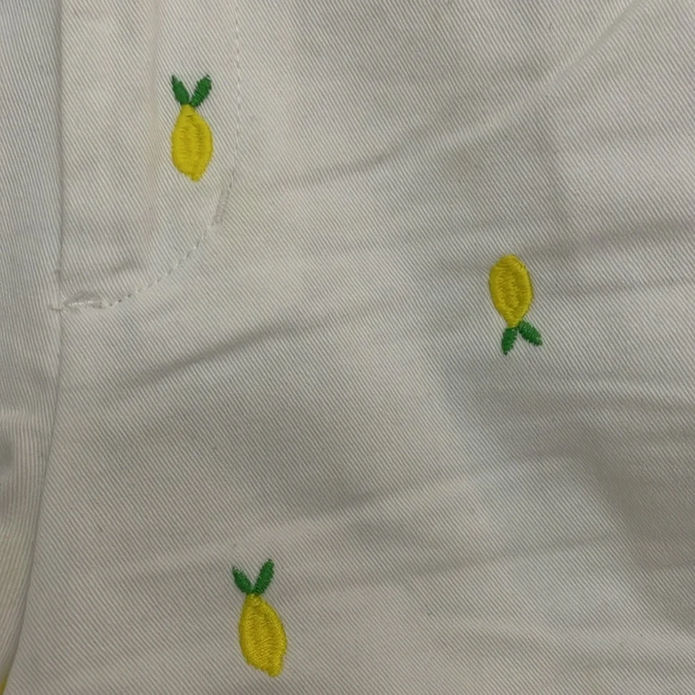 Merona size 2 White Pineapple Print Women's Shorts with 2-3/4 inseam - Picture 2 of 5